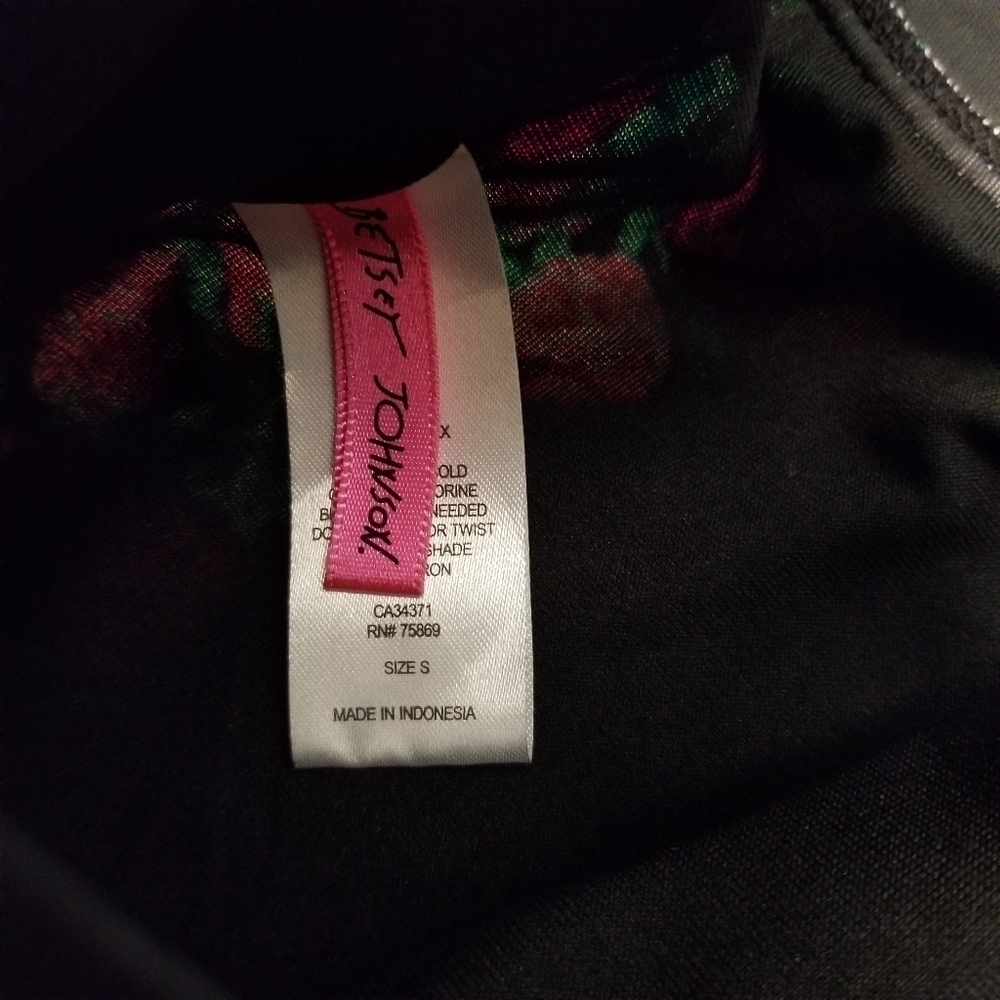 {S} NWT Betsey Johnson Floral Rose Black Convertible Swim Tankini Top Only - Picture 9 of 10